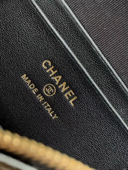 CHANEL VANITY CASE 19 IN BLACK GRAINED CALFSKIN GOLD HARDWARE