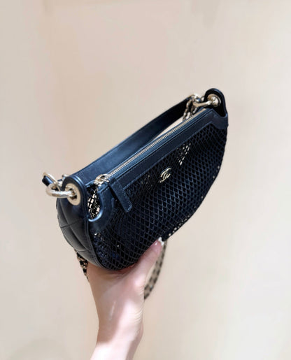 CHANEL MESH POUCH 22 IN BLACK EFFECT LAMBSKIN WITH GOLD METALLIC