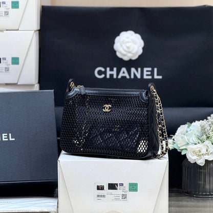 CHANEL MESH POUCH 20 IN BLACK EFFECT LAMBSKIN WITH GOLD HARDWARE