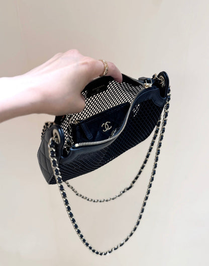 CHANEL MESH POUCH 20 IN BLACK EFFECT LAMBSKIN WITH GOLD HARDWARE