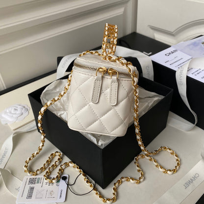 CHANEL Vanity Case 17cm White Lambskin Gold hardware